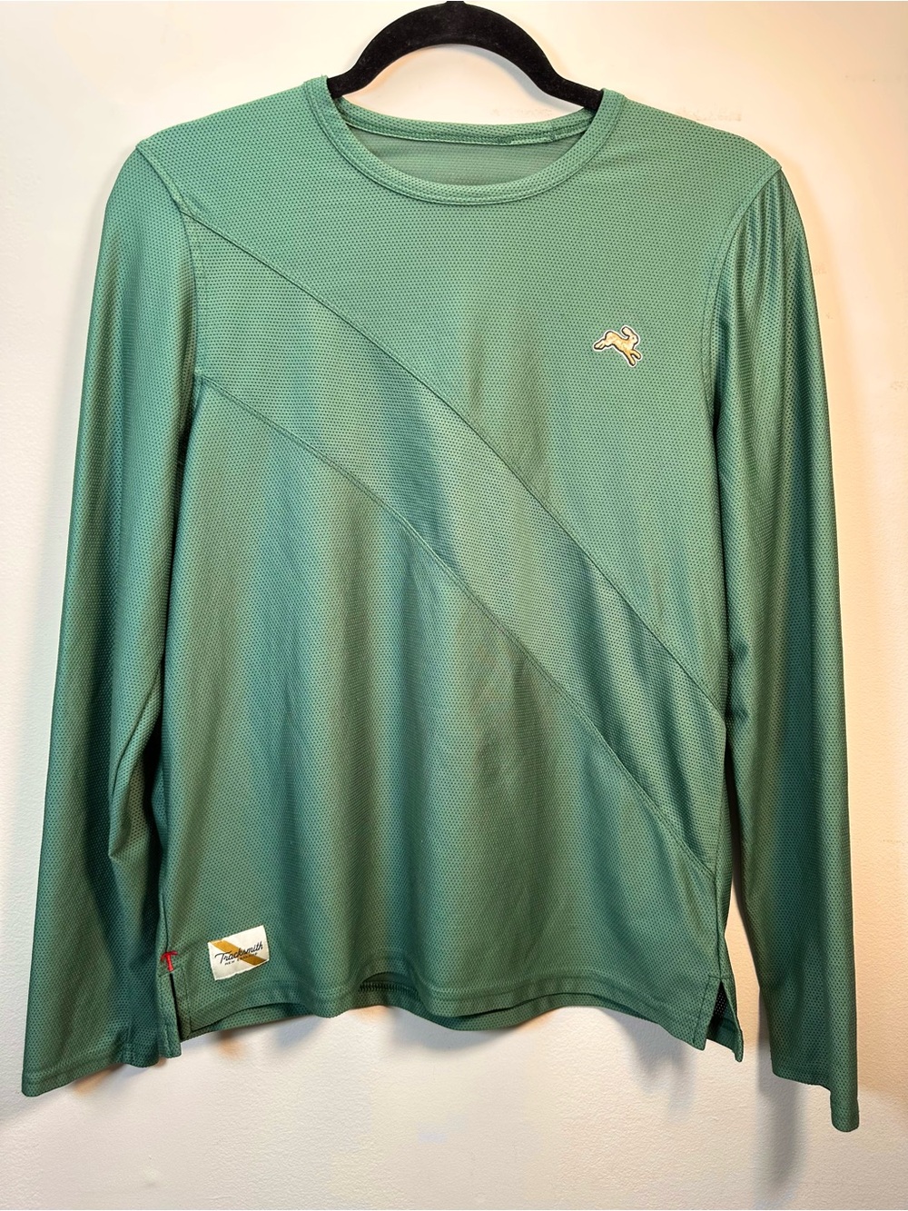 Tracksmith Women’s Van Cortlandt Long-Sleeve Mesh Crew in Emerald Green, Medium